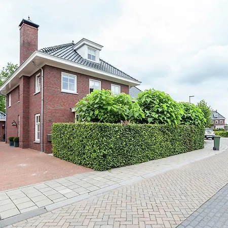 Spacious Holiday In With A Large Garden Villa *